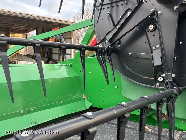 image for item YA2152 2021 John Deere RD40F Hydraflex flex draper head