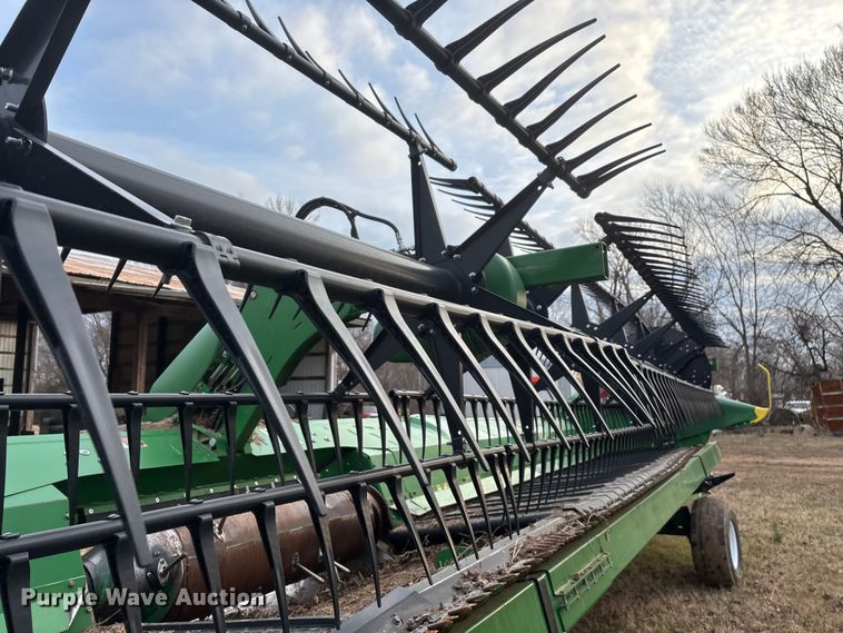 image for item YA2152 2021 John Deere RD40F Hydraflex flex draper head