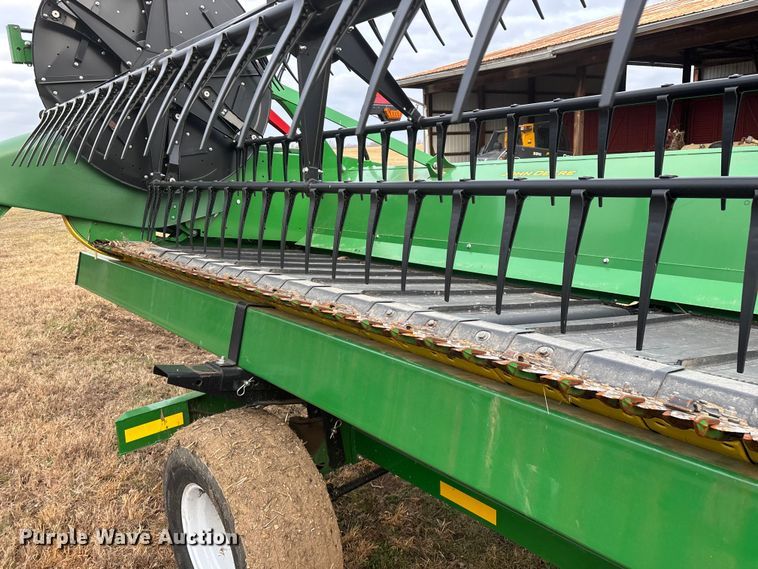 image for item YA2152 2021 John Deere RD40F Hydraflex flex draper head