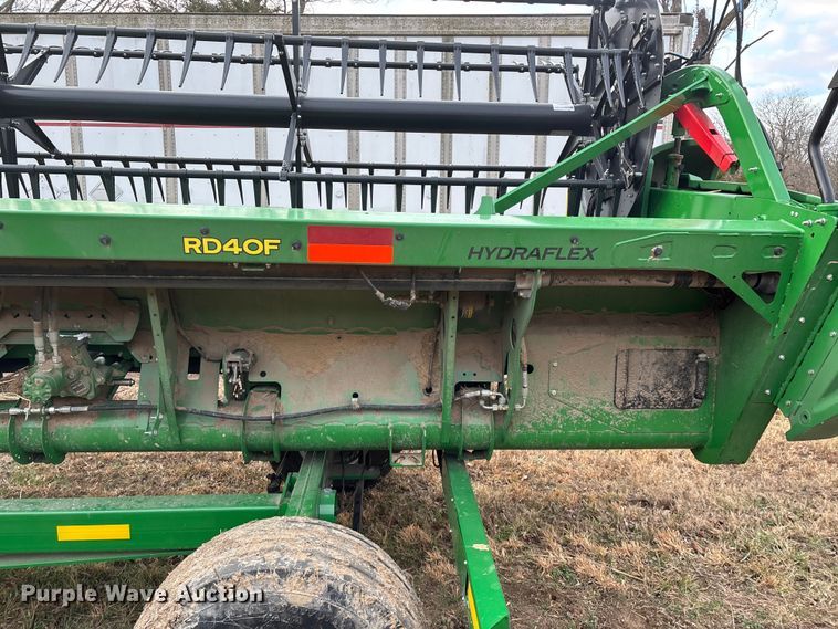 image for item YA2152 2021 John Deere RD40F Hydraflex flex draper head