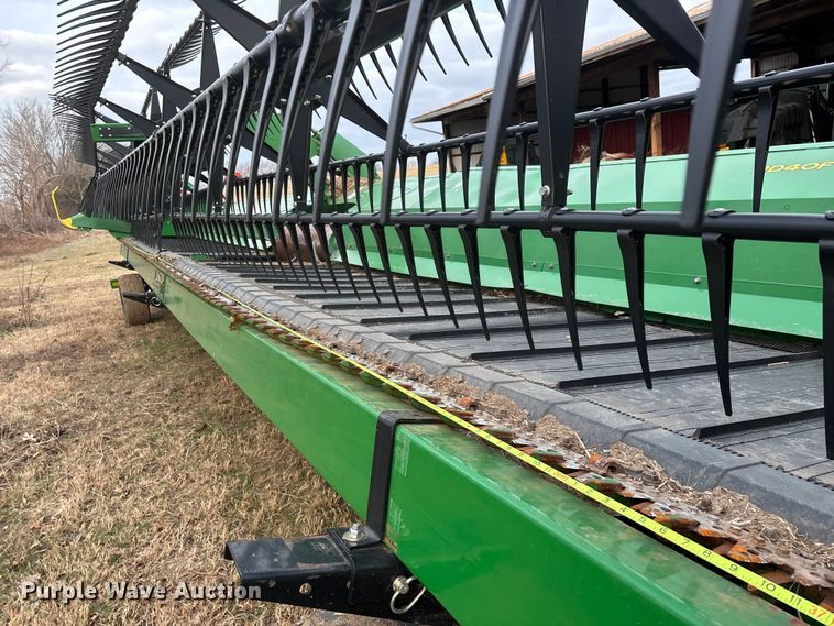 image for item YA2152 2021 John Deere RD40F Hydraflex flex draper head