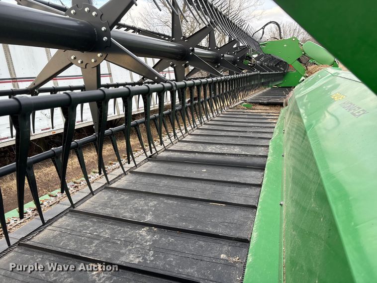 image for item YA2152 2021 John Deere RD40F Hydraflex flex draper head