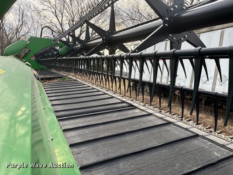 image for item YA2152 2021 John Deere RD40F Hydraflex flex draper head