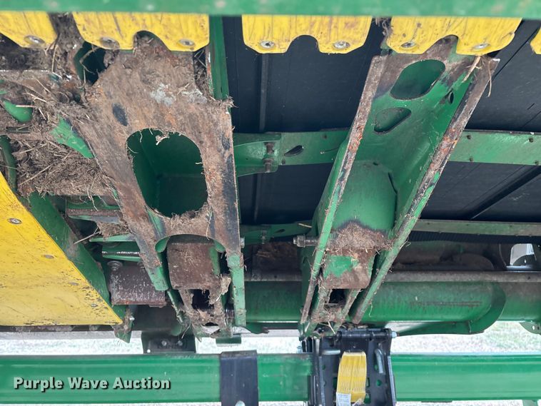 image for item YA2152 2021 John Deere RD40F Hydraflex flex draper head