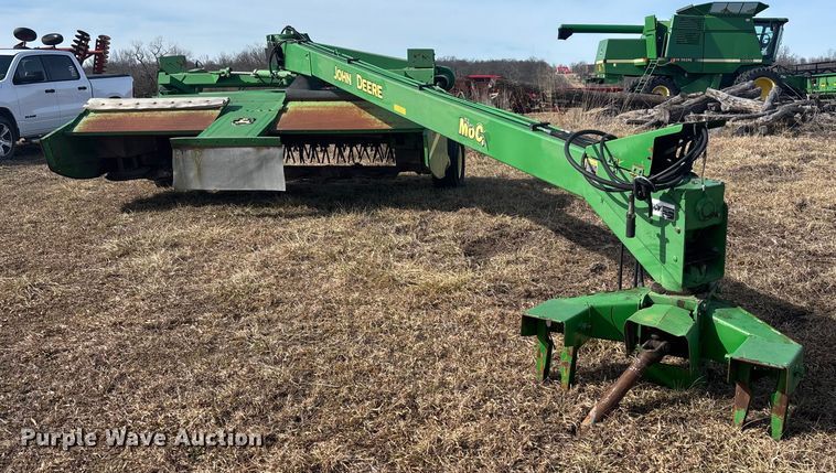 image for item YA2153 John Deere 946 swather / windrower