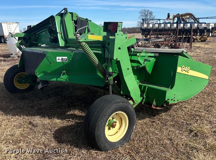 image for item YA2153 John Deere 946 swather / windrower
