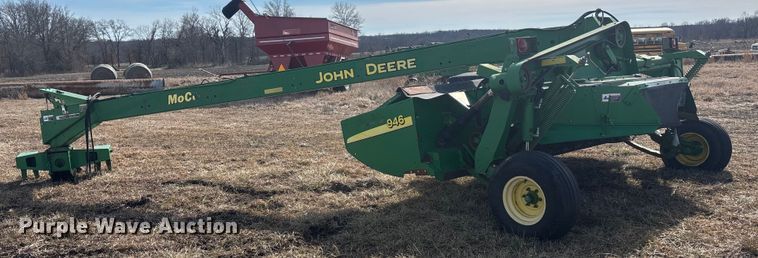 image for item YA2153 John Deere 946 swather / windrower