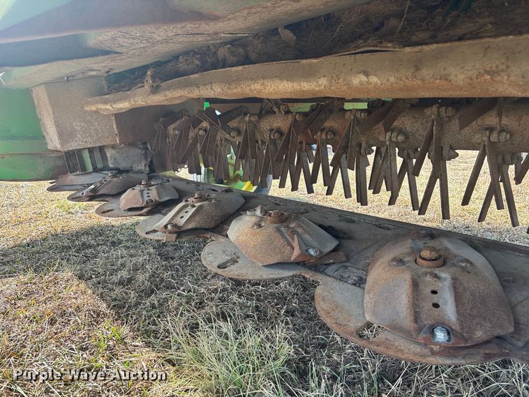 image for item YA2153 John Deere 946 swather / windrower