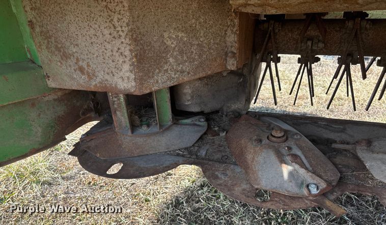 image for item YA2153 John Deere 946 swather / windrower