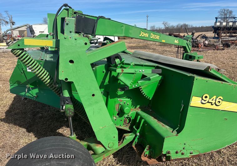 image for item YA2153 John Deere 946 swather / windrower