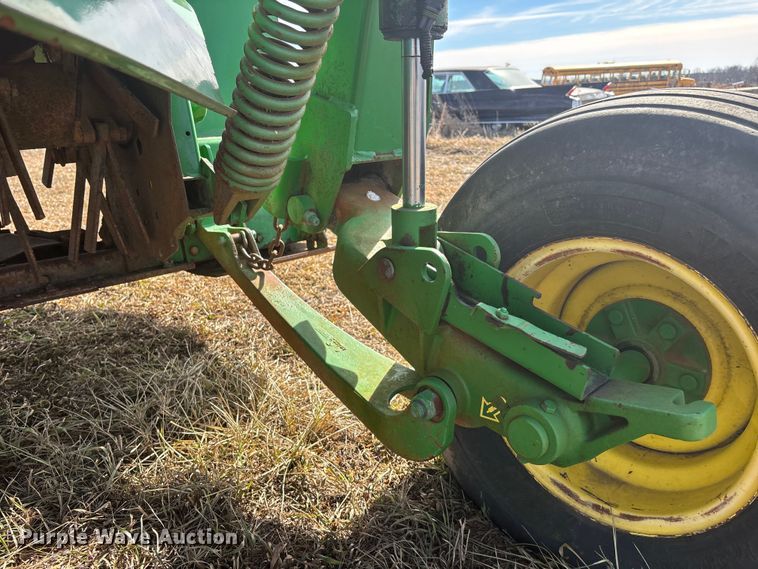 image for item YA2153 John Deere 946 swather / windrower