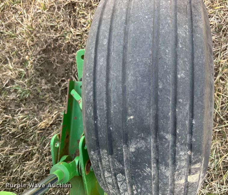 image for item YA2153 John Deere 946 swather / windrower