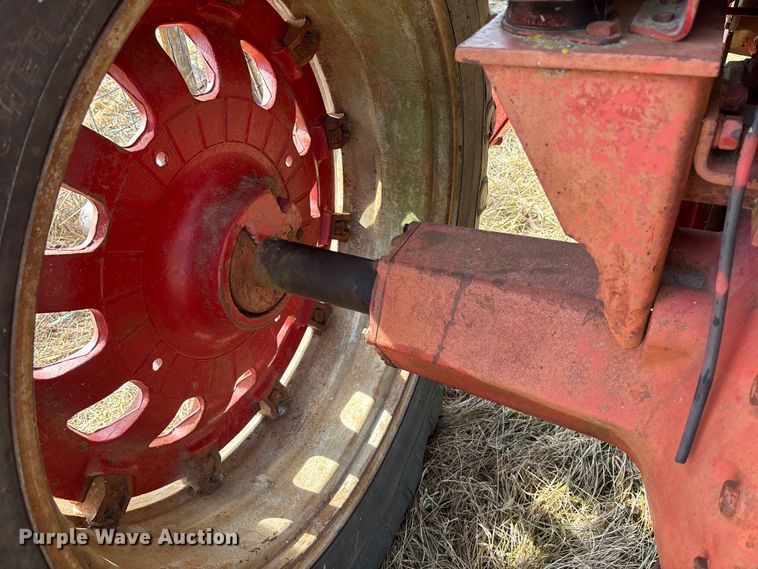 image for item YA2154 1979 International Harvester Hydro 186 tractor