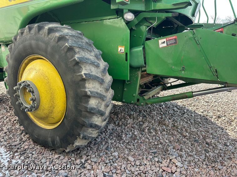 image for item YA2232 2000 John Deere 9650STS combine