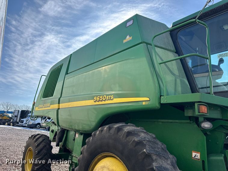 image for item YA2232 2000 John Deere 9650STS combine