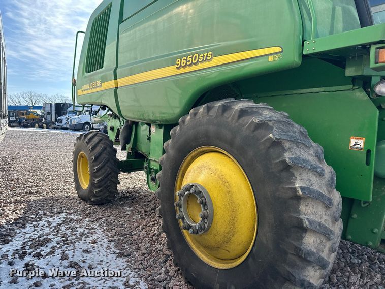 image for item YA2232 2000 John Deere 9650STS combine