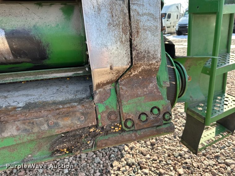 image for item YA2232 2000 John Deere 9650STS combine