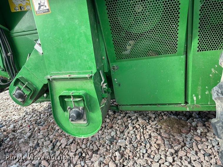 image for item YA2232 2000 John Deere 9650STS combine
