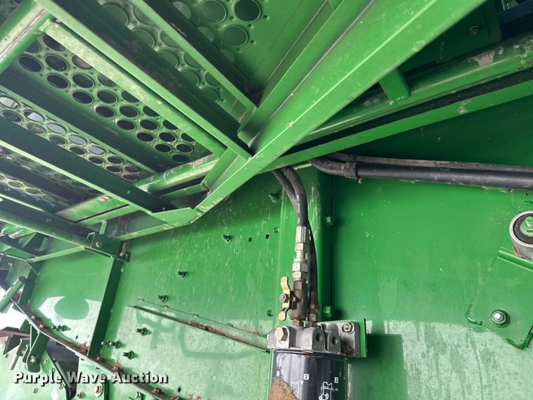 image for item YA2232 2000 John Deere 9650STS combine