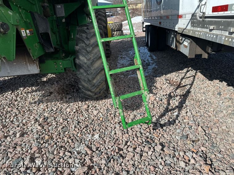 image for item YA2232 2000 John Deere 9650STS combine