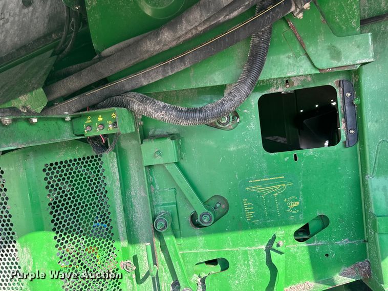image for item YA2232 2000 John Deere 9650STS combine