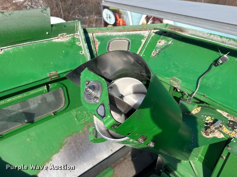 image for item YA2232 2000 John Deere 9650STS combine