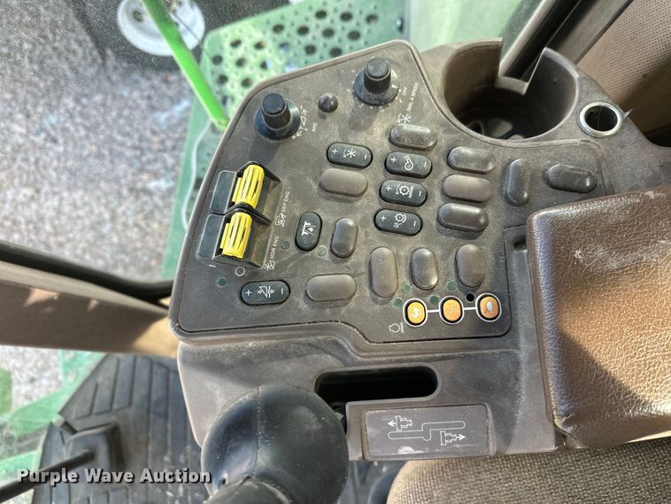 image for item YA2232 2000 John Deere 9650STS combine