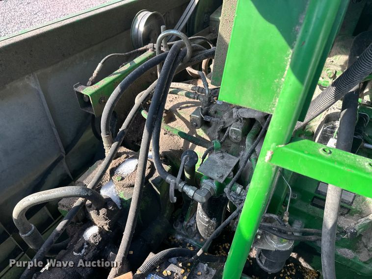 image for item YA2232 2000 John Deere 9650STS combine