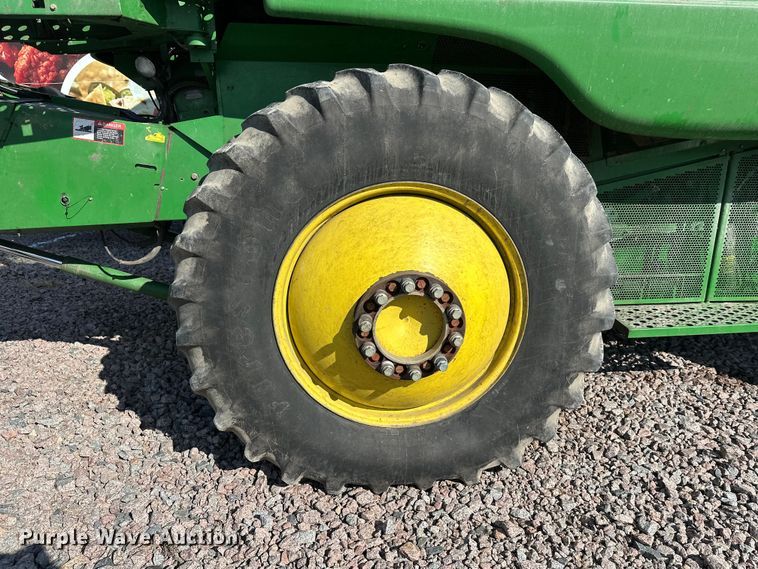 image for item YA2232 2000 John Deere 9650STS combine