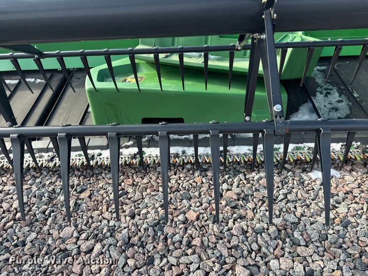 image for item YA2511 2022 John Deere RD45F flex draper head