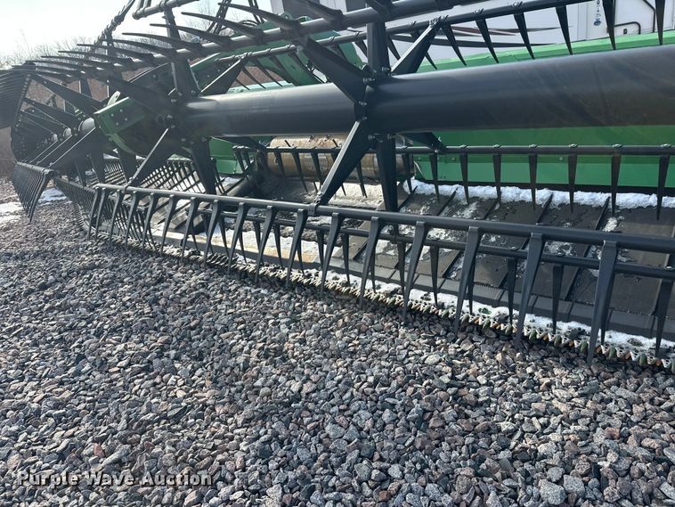image for item YA2511 2022 John Deere RD45F flex draper head