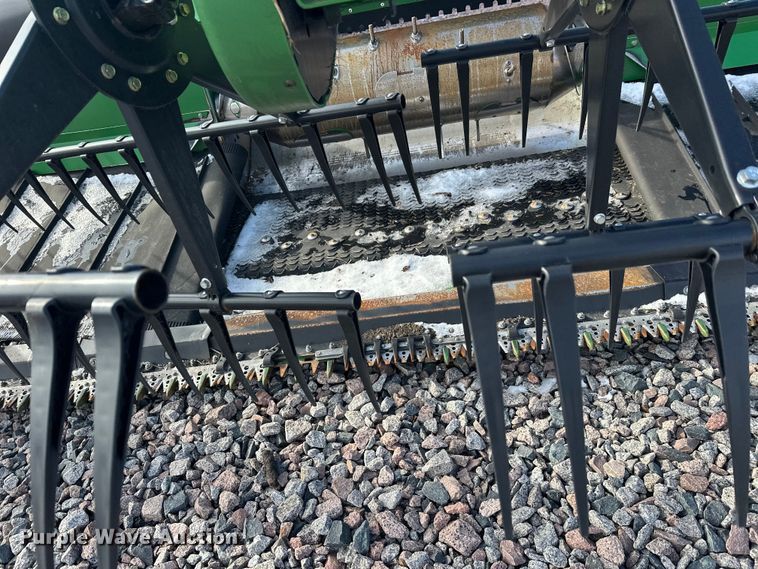 image for item YA2511 2022 John Deere RD45F flex draper head