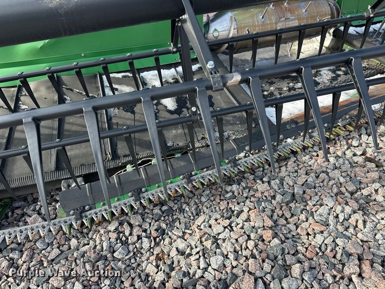 image for item YA2511 2022 John Deere RD45F flex draper head