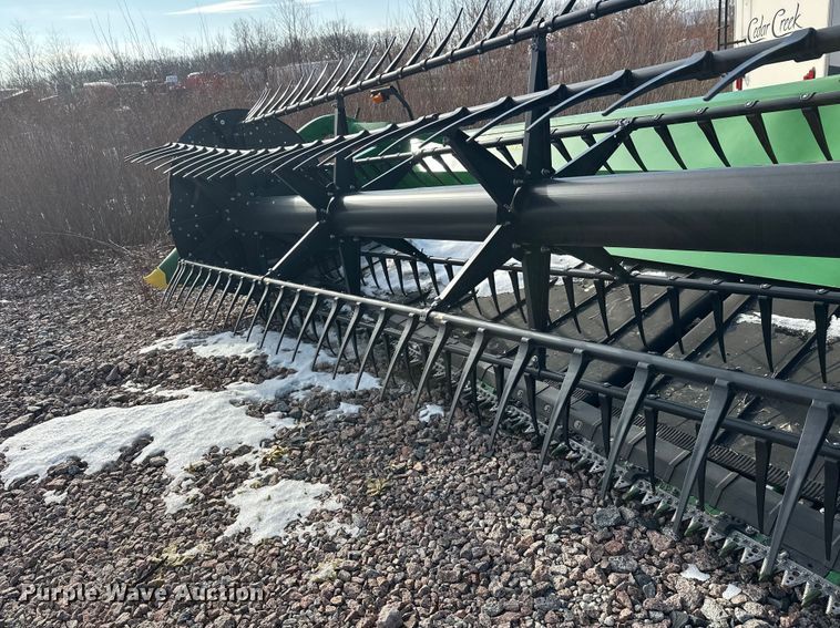 image for item YA2511 2022 John Deere RD45F flex draper head