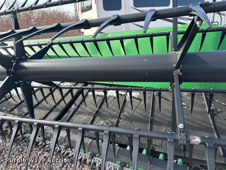 image for item YA2511 2022 John Deere RD45F flex draper head