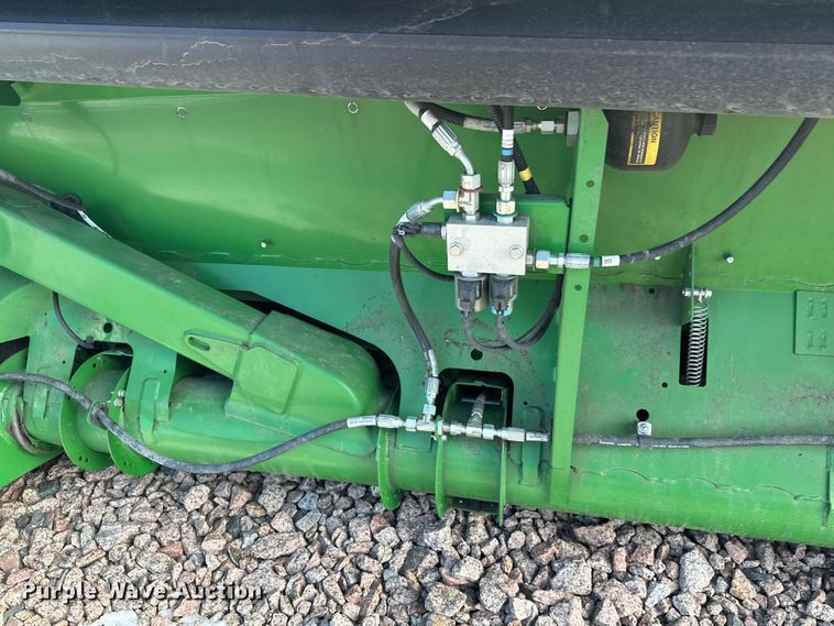 image for item YA2511 2022 John Deere RD45F flex draper head