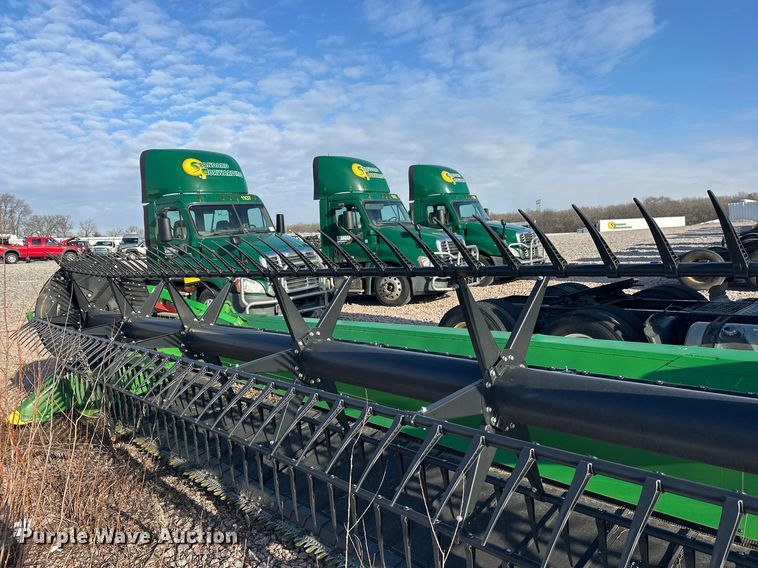 image for item YA2512 2022 John Deere RD45F flex draper head