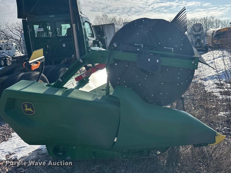 image for item YA2512 2022 John Deere RD45F flex draper head