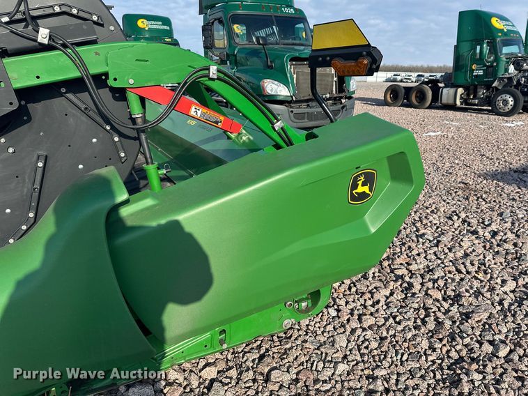 image for item YA2512 2022 John Deere RD45F flex draper head