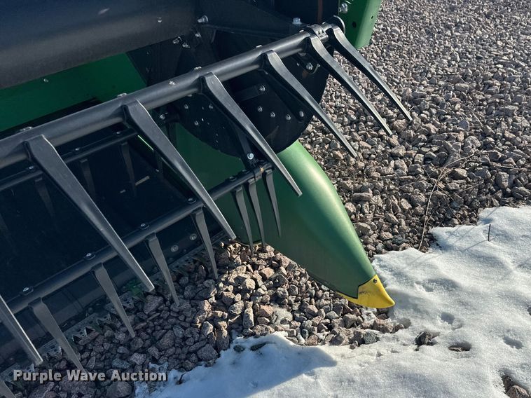 image for item YA2512 2022 John Deere RD45F flex draper head