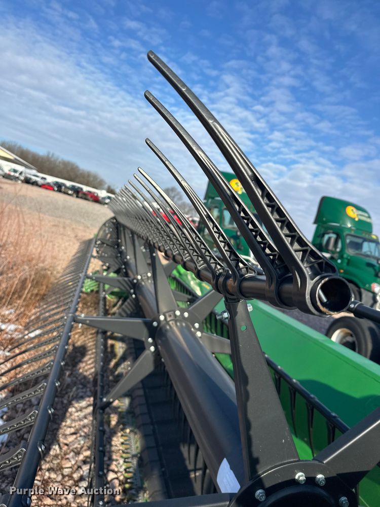 image for item YA2512 2022 John Deere RD45F flex draper head