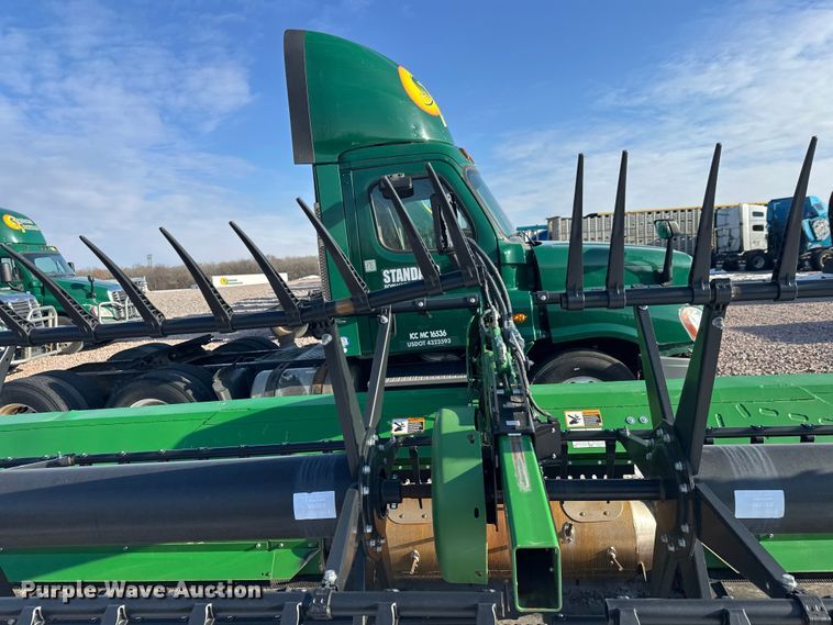 image for item YA2512 2022 John Deere RD45F flex draper head