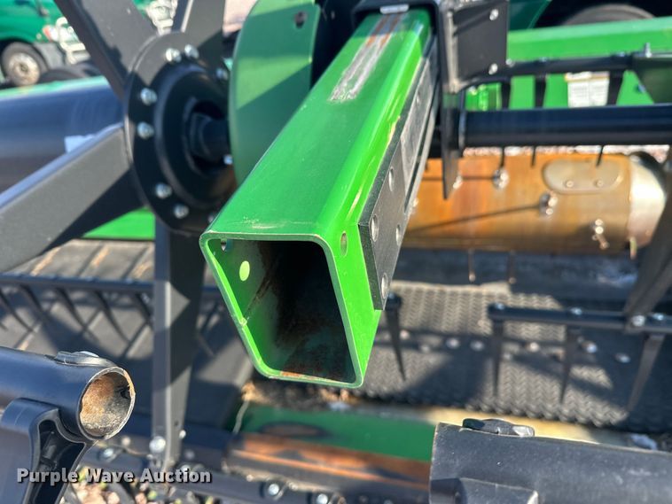 image for item YA2512 2022 John Deere RD45F flex draper head