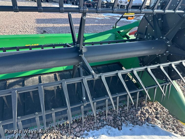 image for item YA2512 2022 John Deere RD45F flex draper head