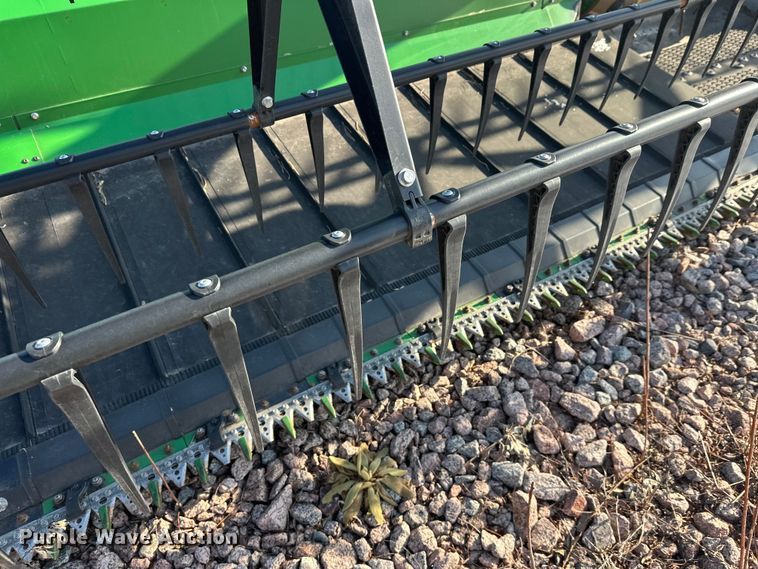 image for item YA2512 2022 John Deere RD45F flex draper head