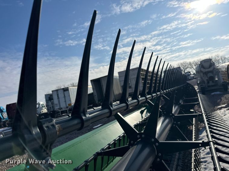 image for item YA2512 2022 John Deere RD45F flex draper head