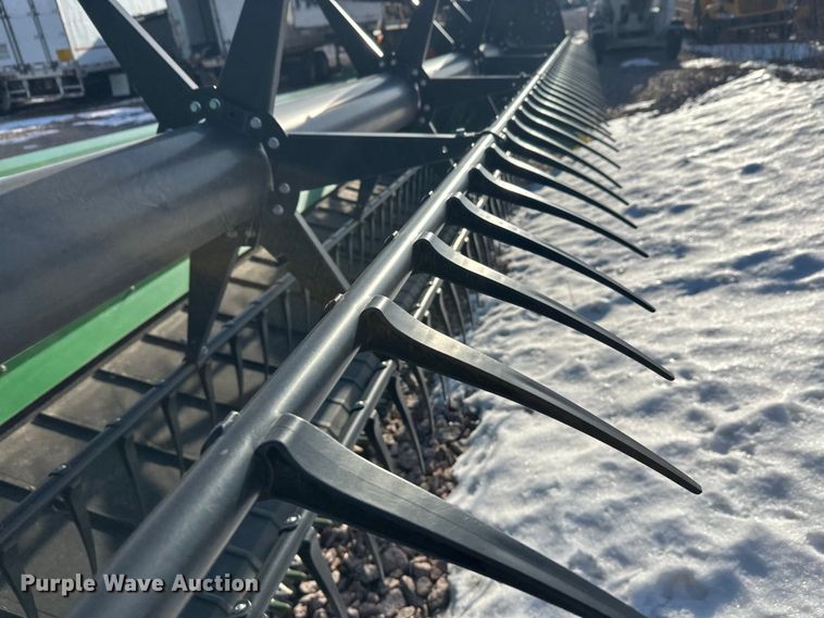 image for item YA2512 2022 John Deere RD45F flex draper head