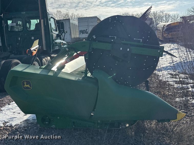 image for item YA2512 2022 John Deere RD45F flex draper head