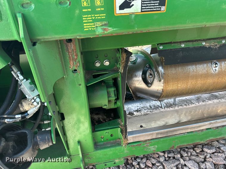 image for item YA2512 2022 John Deere RD45F flex draper head