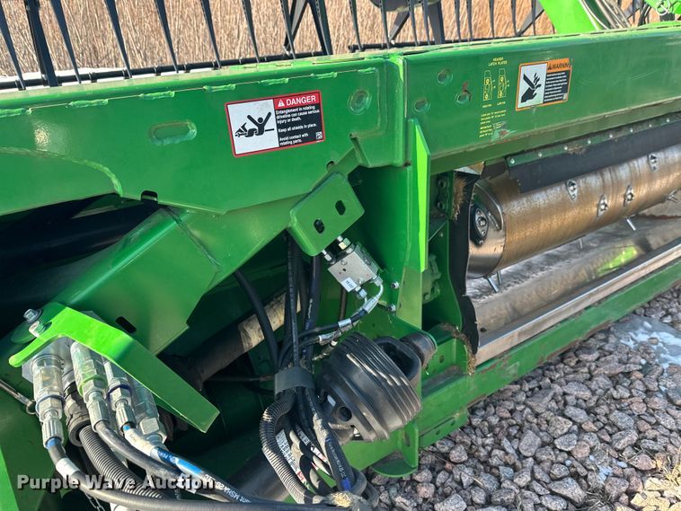 image for item YA2512 2022 John Deere RD45F flex draper head